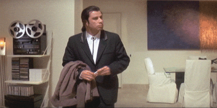 Meme do personagem de John Travolta em Pulp Fiction parecendo perdido e desorientado